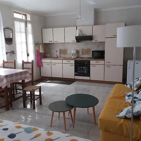 : La Petite Maison * Le Rove