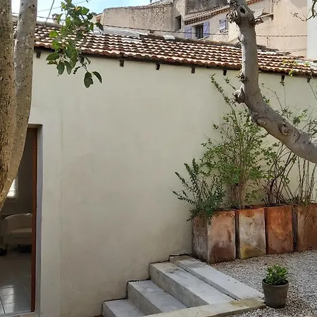 : La Petite Maison